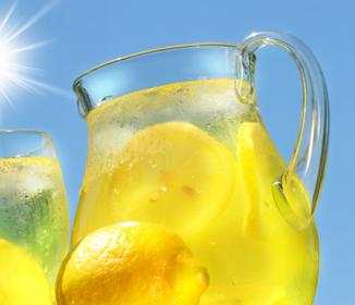 Ice Cold Lemonade Drink